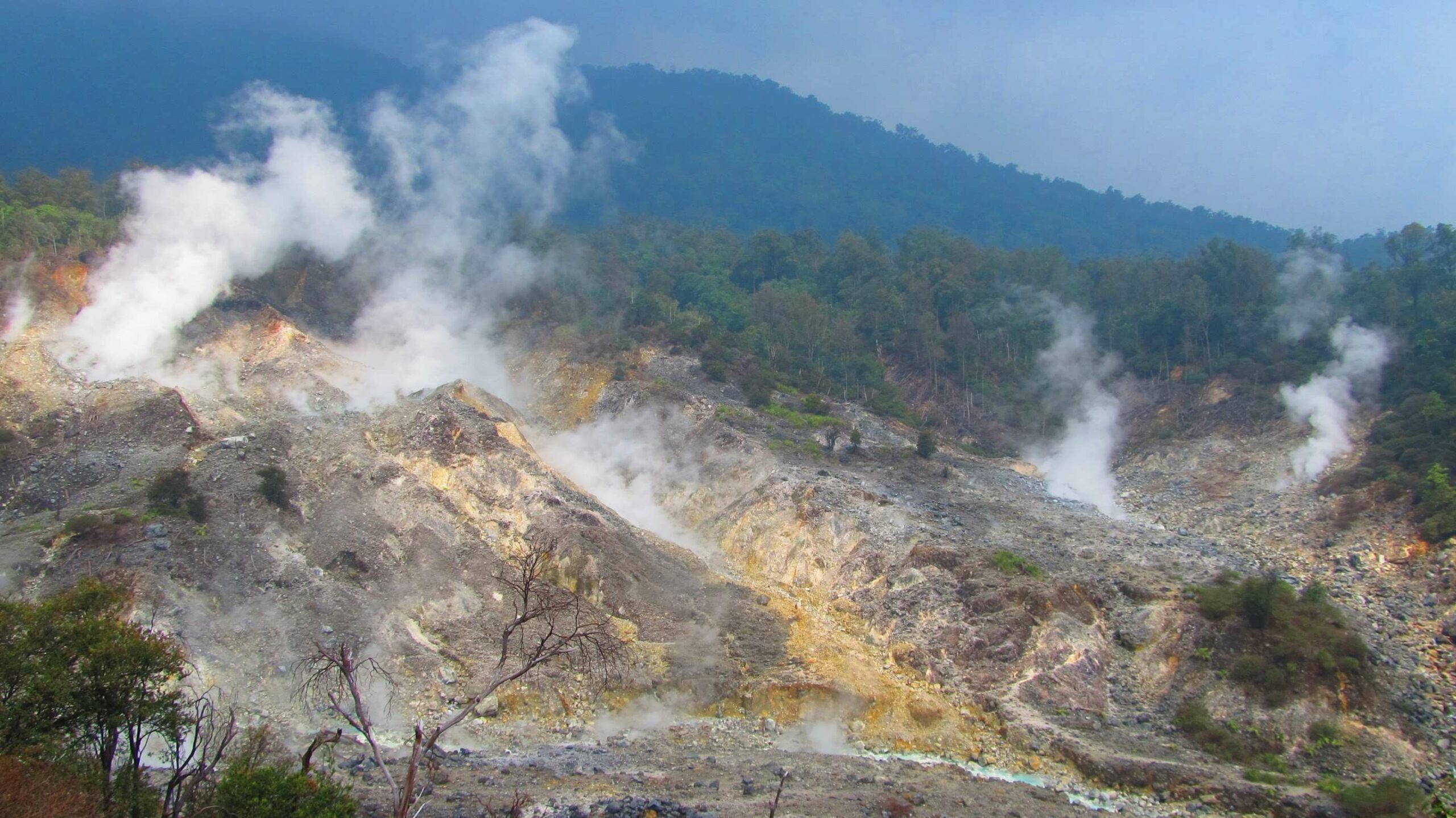 Tempat Wisata di Subang Kawah Ratu